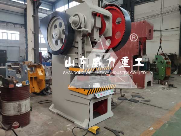 125吨冲床